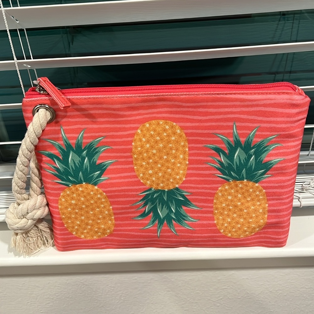 LOFT🍍🍍PINEAPPLE Wristlet Pouch - Picture 12 of 16